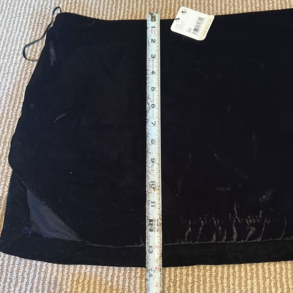 NWT FREE PEOPLE annalise black velvet mini skirt - Picture 10 of 15